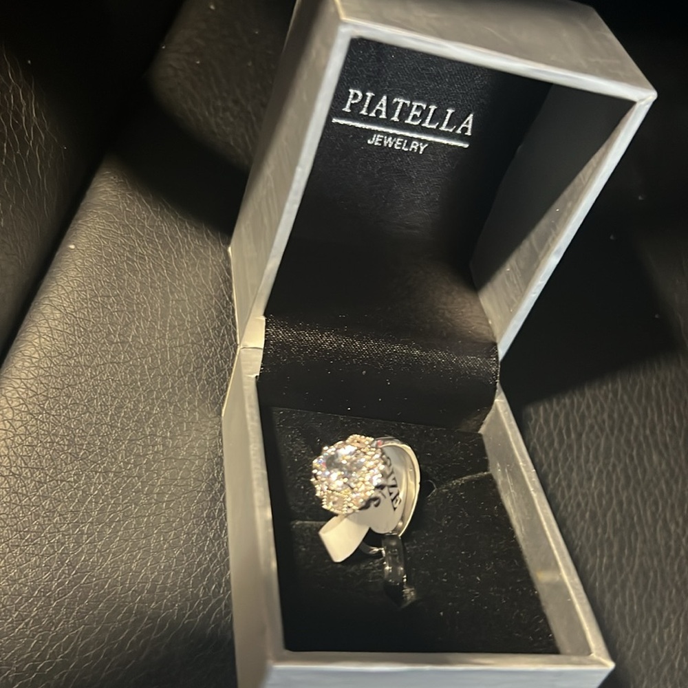 Size 6 silver CZ ring - Picture 4 of 6